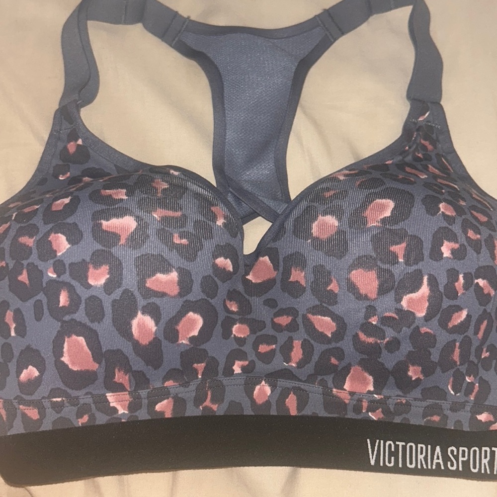Victoria’s secret sports Bra, 32D grey and pink cheetah, never worn